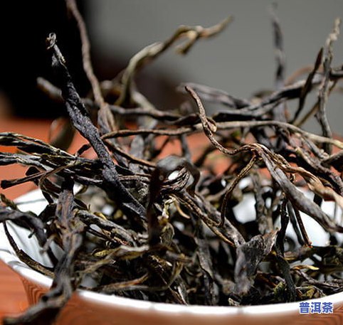 景谷茶区普洱茶的口感特征：特别醇厚，回甘生津，以景谷大雪山、无量山等著名山头产出的普洱茶尤为出色。