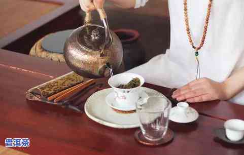 茶叶泡在水里的形态在茶道中叫什么名字？解析茶叶在水中不同的状态与现象