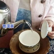 泡茶时过滤茶叶的器具叫什么？