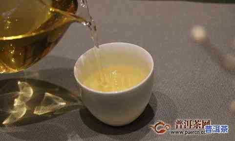 百年的普洱茶值多少钱，百年普洱茶的价格是多少？探索这神秘饮品的价值