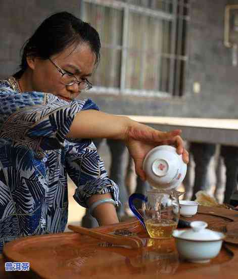 普洱茶的制作工艺过程，探秘普洱茶的制作工艺过程：从采摘到烘焙的全过程解析