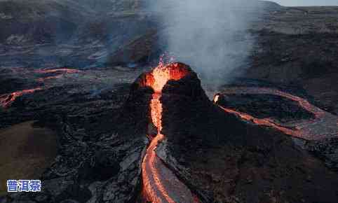 冰岛黑色沙滩成因：火山活动与矿物质沉积