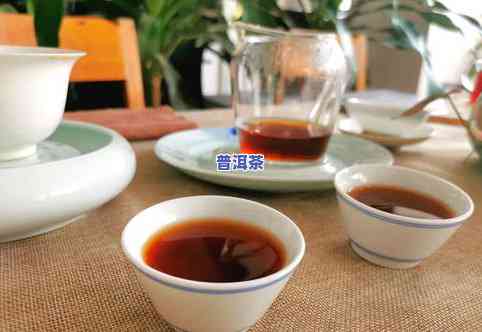 普洱茶闻起来是什么味道，探索普洱茶的香气：闻起来的味道是什么？