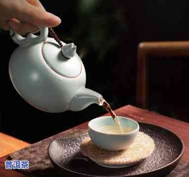 普洱茶问什么不能倒满茶杯，「普洱茶为什么不能倒满茶杯」：探讨茶艺中的细节疑问