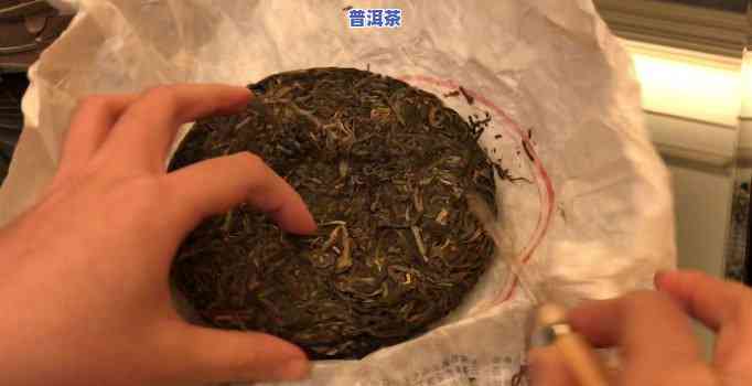 怎样分解普洱茶的茶饼，掌握技巧：怎样正确分解普洱茶饼？