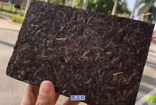 勐海老班章2002茶砖，探秘茶叶珍品：勐海老班章2002茶砖的传说与故事