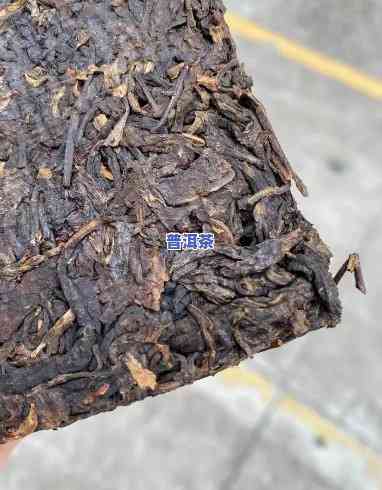 2000年老班章普洱茶：价格表与茶砖介绍