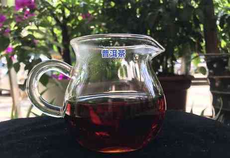 00年的普洱老茶饼值钱吗，2000年的普洱老茶饼：是不是值得收藏和投资？