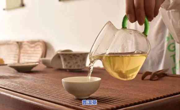 普洱茶和绿茶哪个好喝，普洱茶VS绿茶：口感大比拼，你更喜欢哪一个？