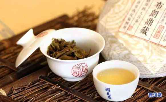 普洱茶饼放什么茶叶好呢，怎样选择适合的茶叶与普洱茶饼搭配？