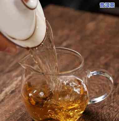 泡普洱茶：正确倒热水方法与茶渣解决技巧