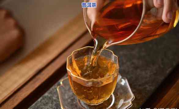 普洱茶多少水温泡，普洱茶冲泡指南：适宜的水温是多少？