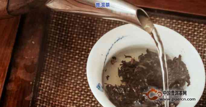 普洱茶汤里有棉絮状悬浮物：加热后能否饮用？茶叶冲泡后出现类似棉絮的现象