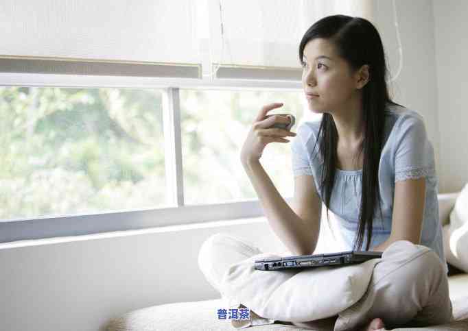 经期吃玫瑰普洱茶可以吗女性，玫瑰普洱茶：女性经期的适宜饮品吗？