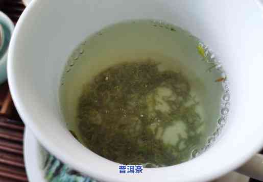 普洱茶絮状物沉底：还能喝吗？探讨其成因与解决方法