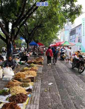 喝普洱茶可以吃吗，普洱茶与物：能否同时食用？